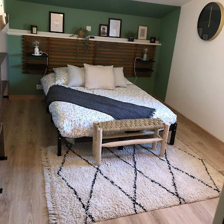 Au Dessus De Chez Nous Bed and Breakfast Doulezon Εξωτερικό φωτογραφία