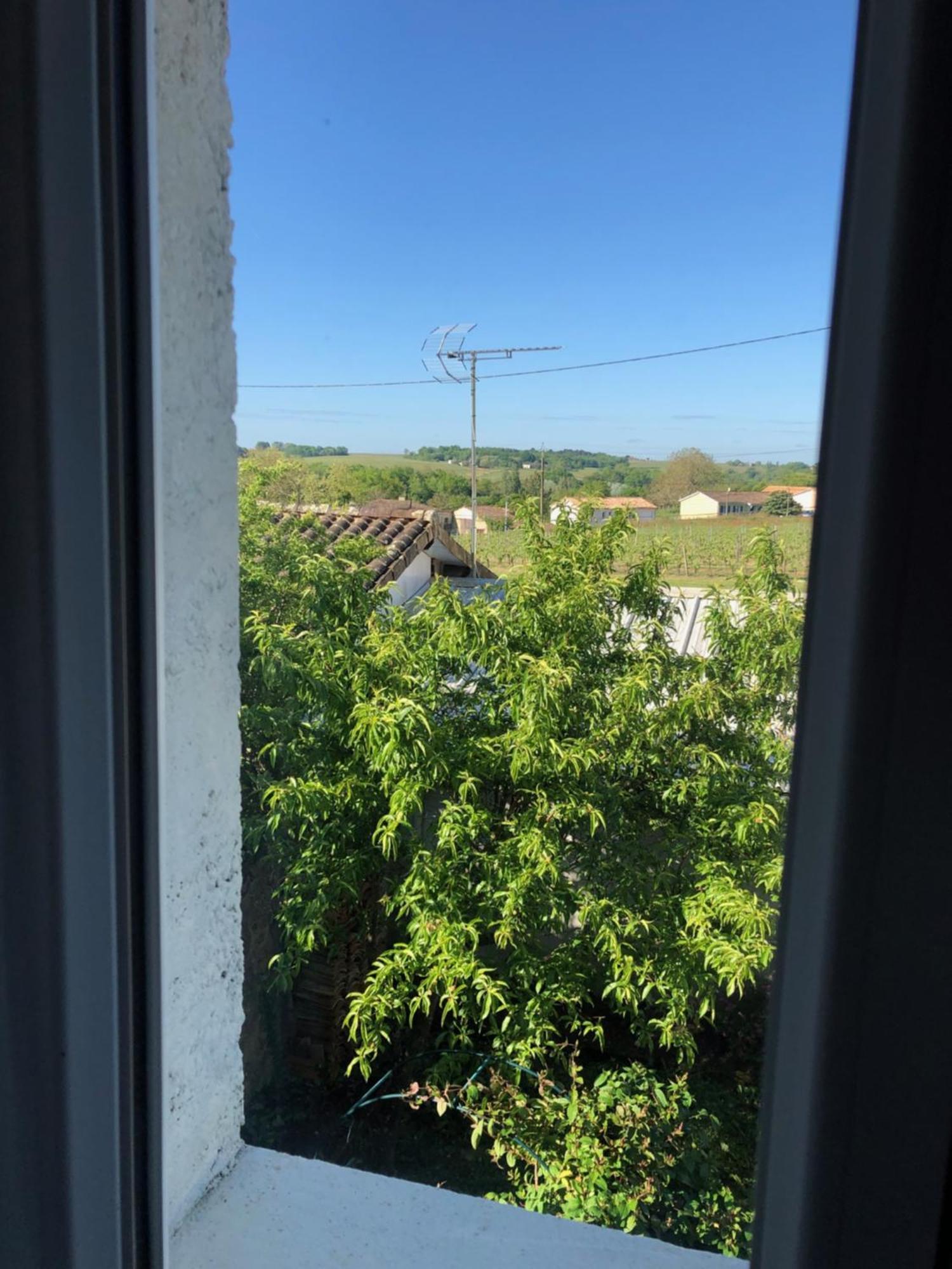 Au Dessus De Chez Nous Bed and Breakfast Doulezon Εξωτερικό φωτογραφία